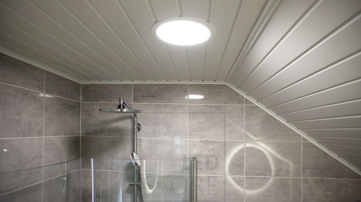 UPPOAVA 240 led plafond illuminating the shower and washroom. Plafond is moisture-proof (IP54). Ledstore.fi